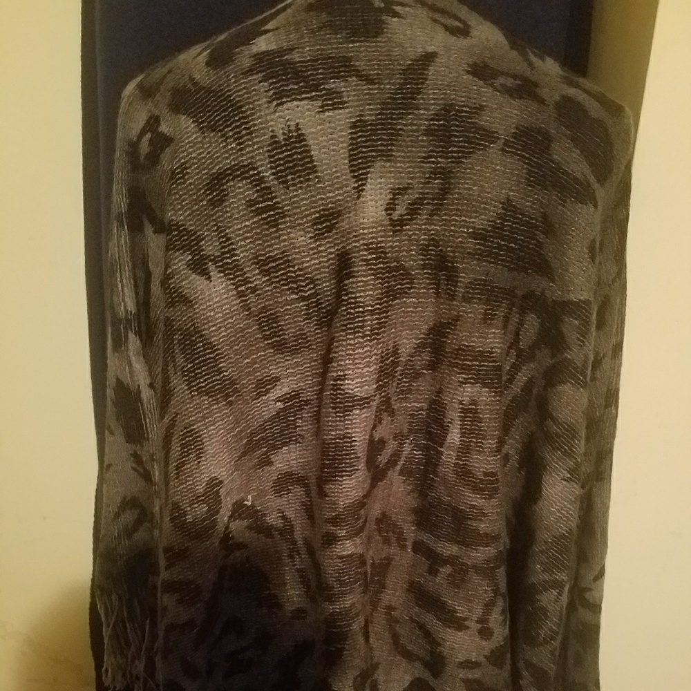 Poncho - Picture 2 of 2